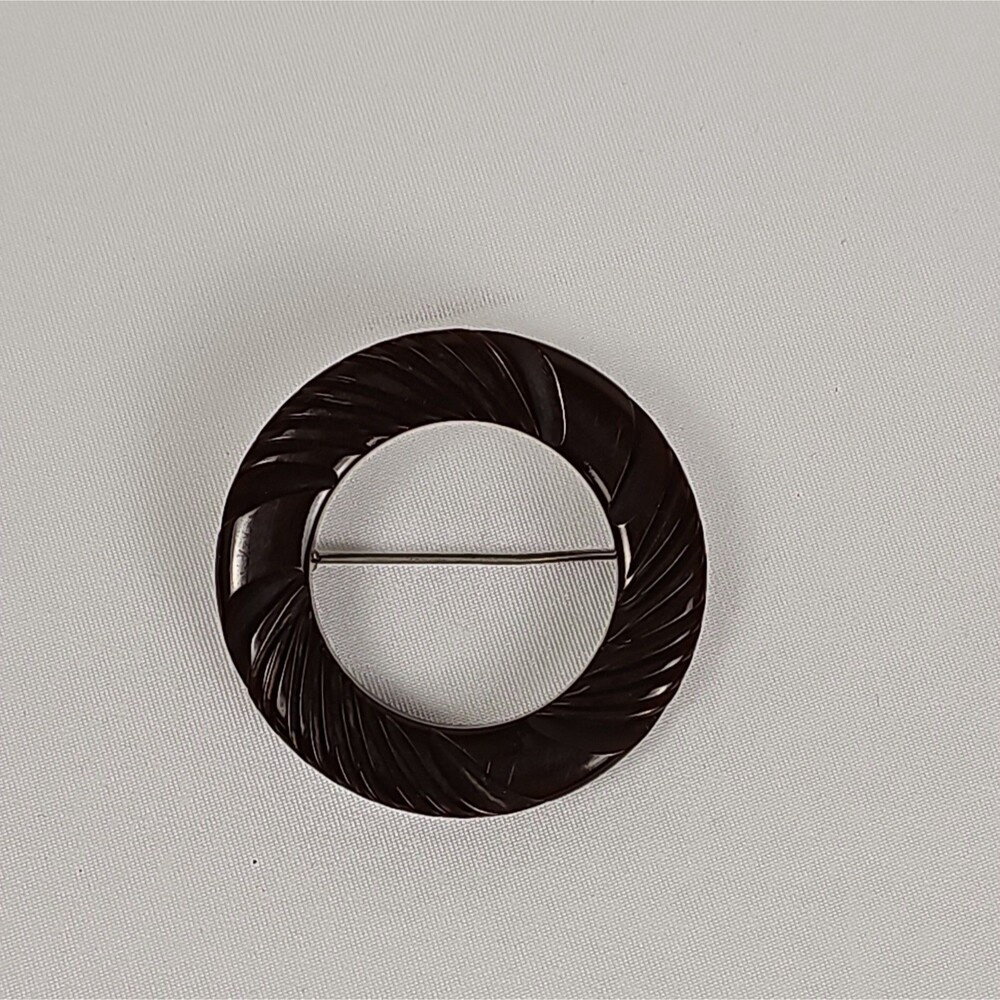 Vintage 1930s Root Beer Bakelite Carved Circle Brooch Pin